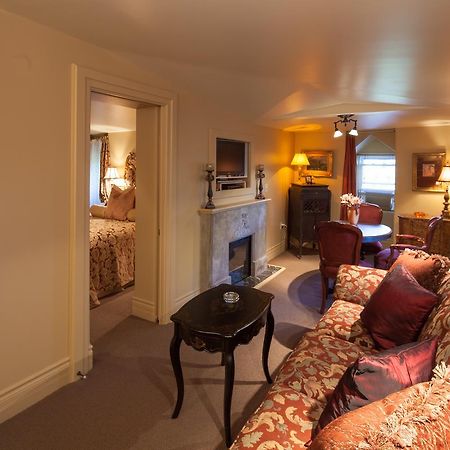 Russell Manor Bed & Breakfast Morrisburg Exterior photo