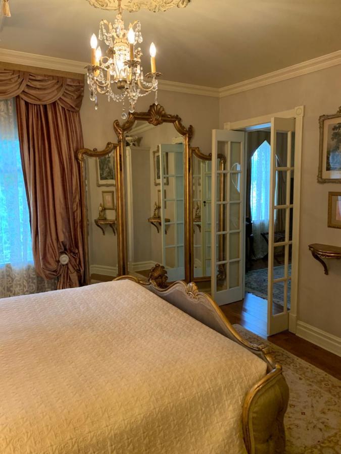 Russell Manor Bed & Breakfast Morrisburg Exterior photo