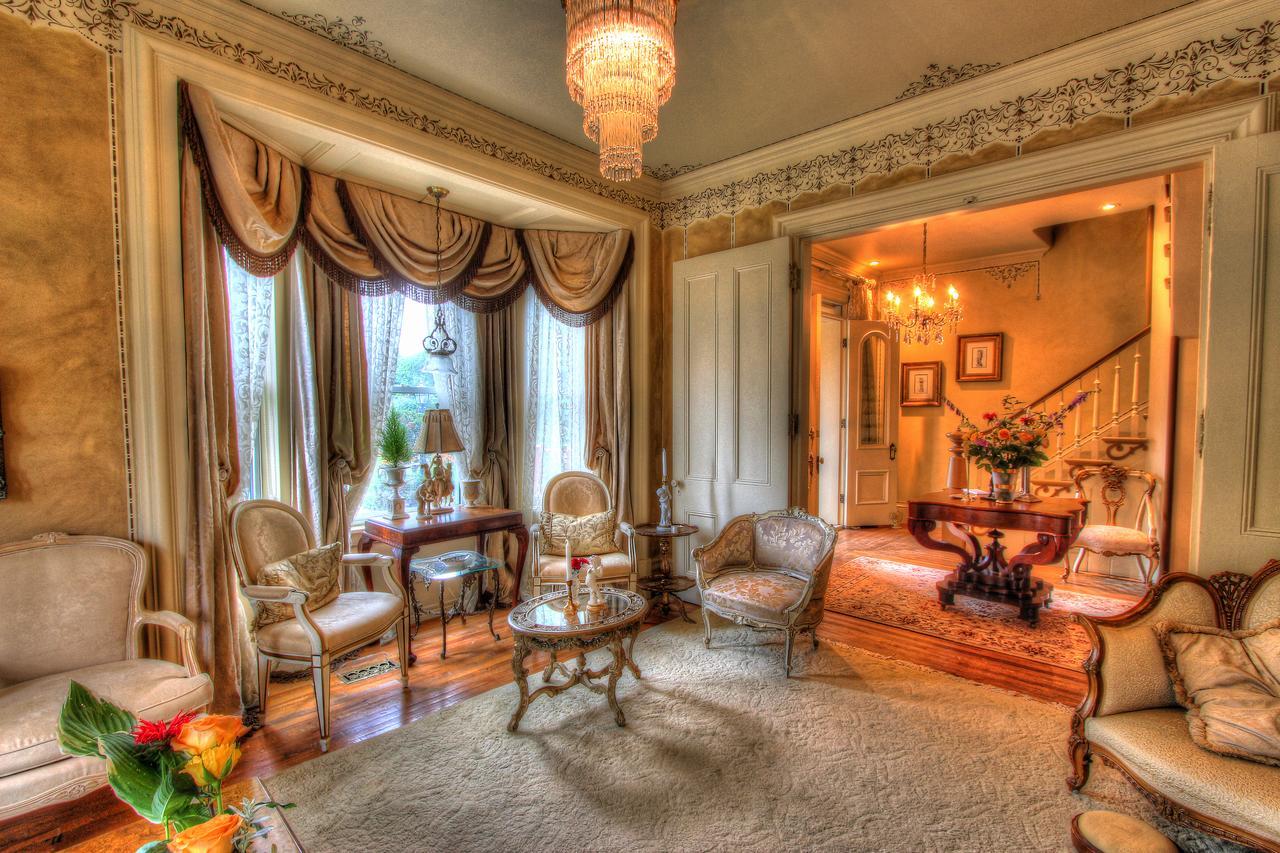 Russell Manor Bed & Breakfast Morrisburg Exterior photo