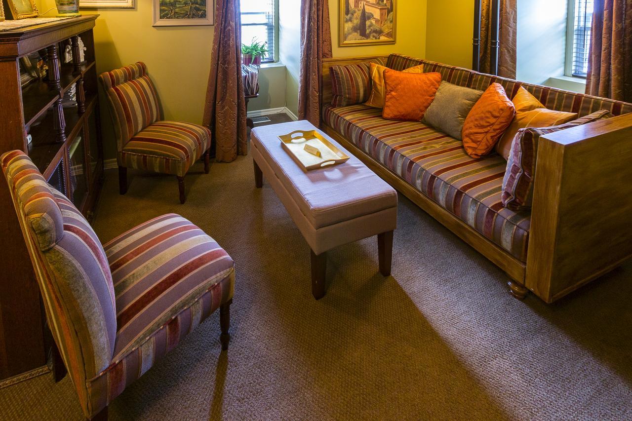 Russell Manor Bed & Breakfast Morrisburg Exterior photo