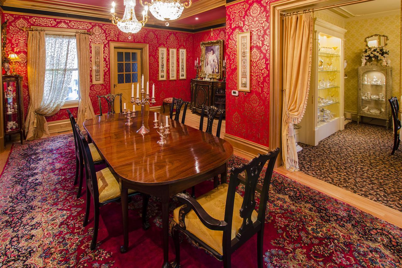 Russell Manor Bed & Breakfast Morrisburg Exterior photo