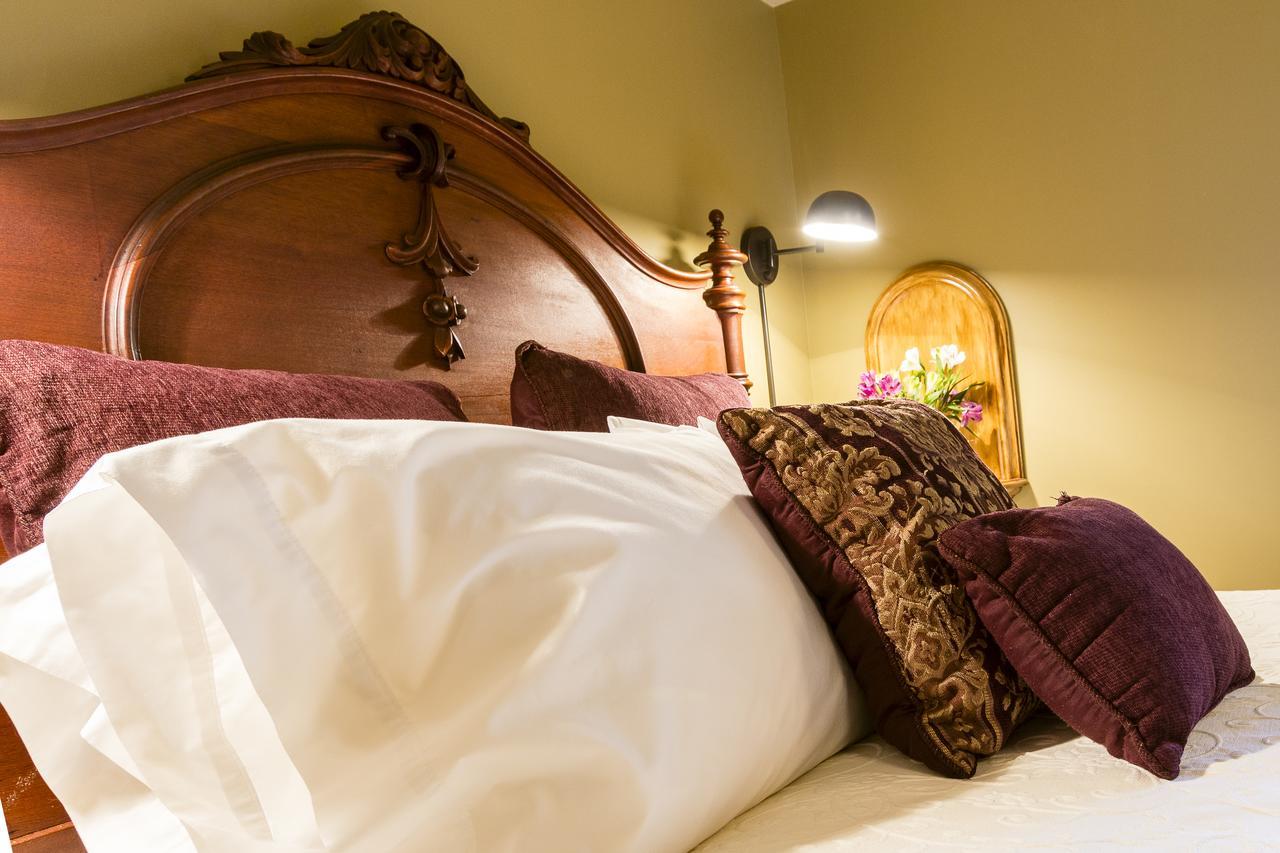 Russell Manor Bed & Breakfast Morrisburg Exterior photo